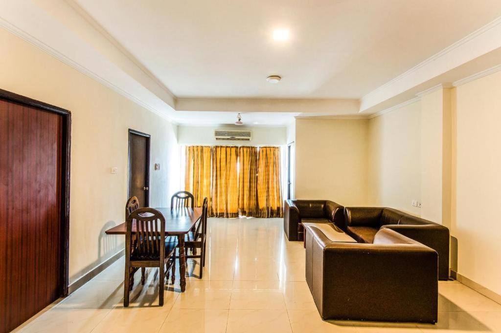 Blossoms Hotel & Service Apartments Chennai Extérieur photo